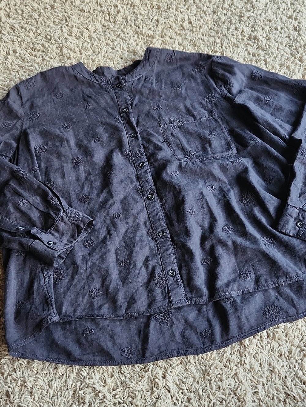 Pilcro By Anthropologie Black Shirt with Subtle Embroidered Flowers Size Small - Picture 2 of 8